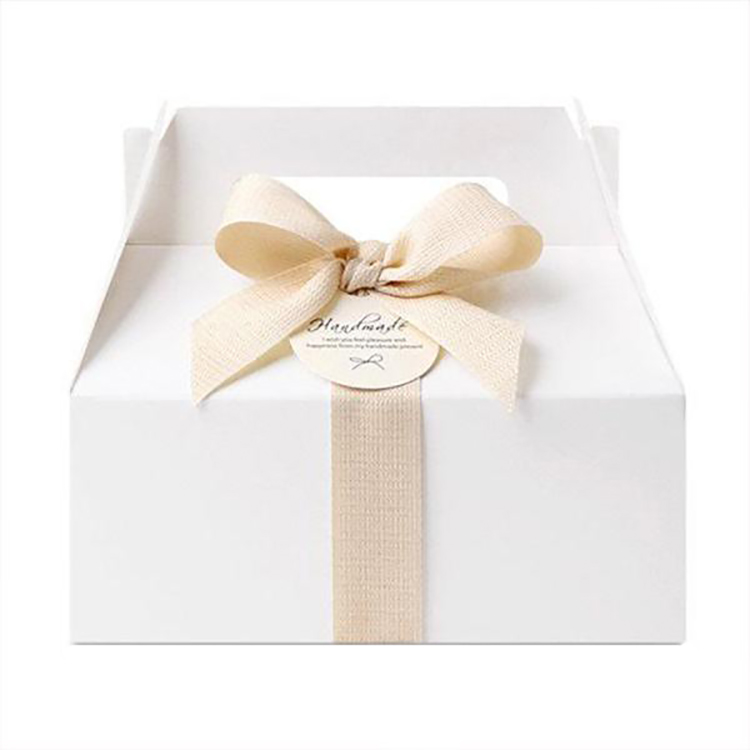 White Paper Gable Box Wedding Candy Packaging Gift Packages Box With Handle(图2)