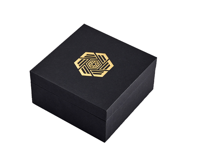 Hinged matt effect flip flap black cardboard box with silver logo and unique closure(图2)