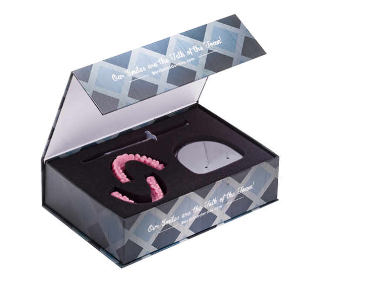 Shenzhen Custom Logo Luxury Square Paper Gift Packaging Magnet Cardboard Box(图3)
